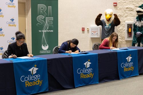 CollegeReady Celebrates Its First Graduating Class of NEW Scholars Students