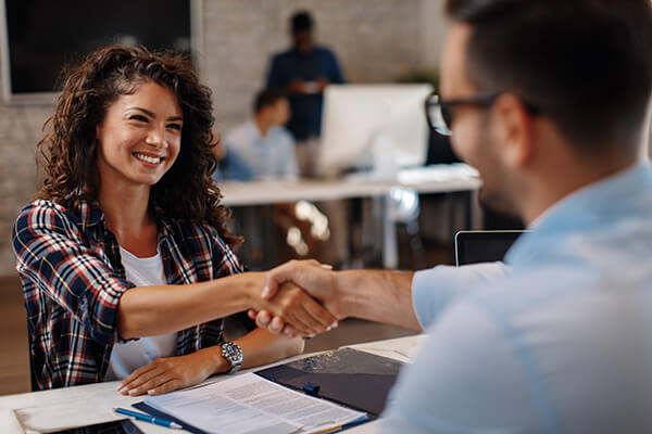 Student shakes hands with an interviewer