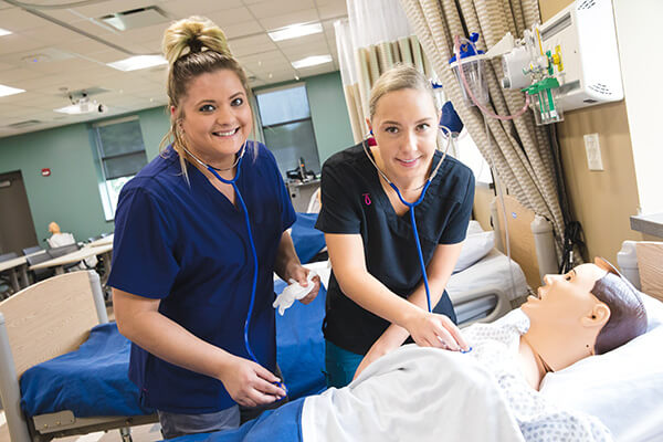 Sturgeon Bay nursing students learn from a patient simulator