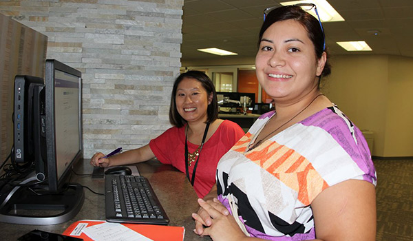 A student works with a financial aid advisor in the Welcome Center