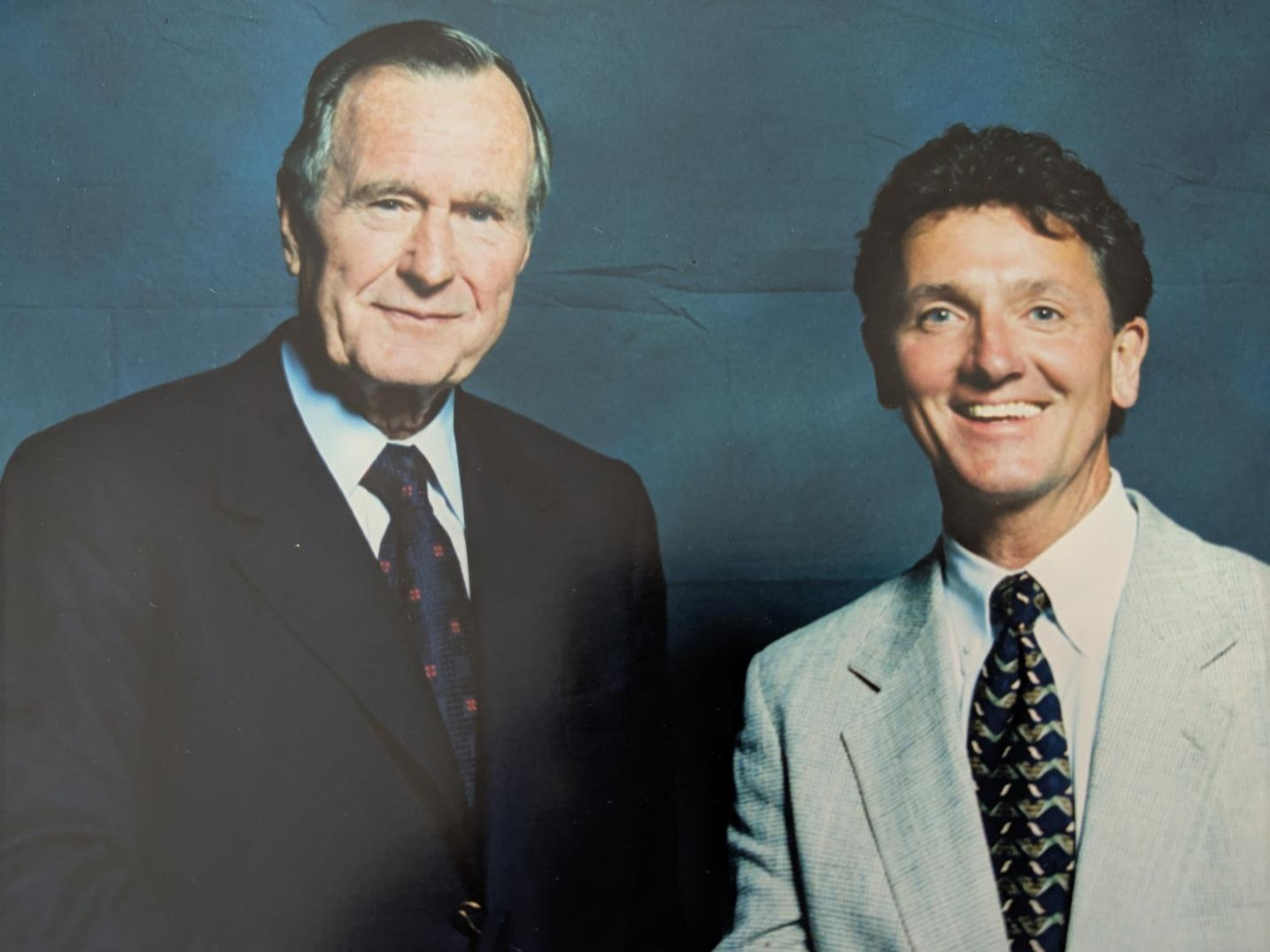 Jerry Lintz poses for camera with former President George Bush