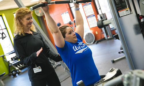 A personal trainer works with an NWTC employee
